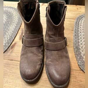 Born Boots Womens 7.5 Regis Bootie Shoes Gray Distressed Leather Moto Western.